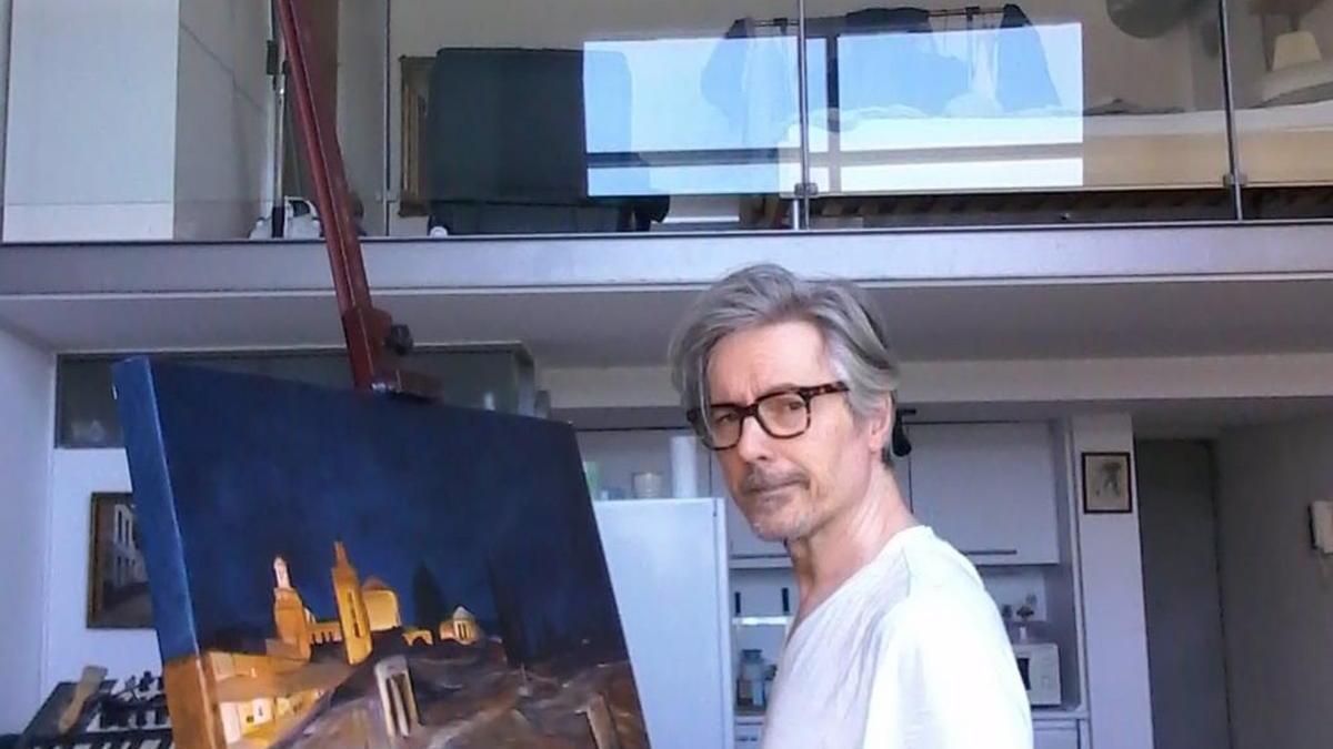 Álvaro Tarik pintando.