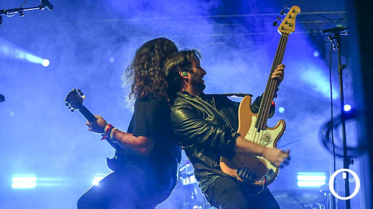 Derby Mororeta's Burrito Kachimba en un concierto.