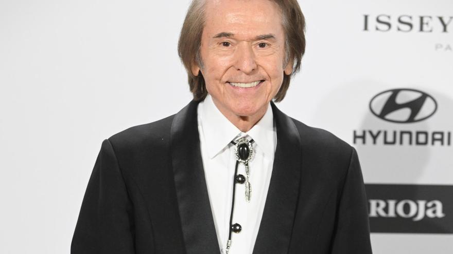 Raphael durante la gala de entrega de premios Hombre del año 2024 que celebra la revista Esquire en la Real Fábrica de Tapices, a 11 de diciembre de 2024, en Madrid (España). / EUROPA PRESS REPORTAJES