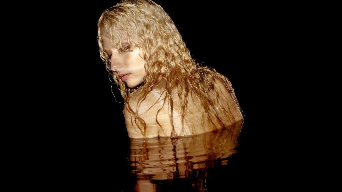 Vera Harlot en la portada de 'Sizigia' Martín Del Busto Vera Harlot Martín Del Busto