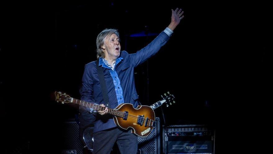 El cantante Paul McCartney durante su concierto en el WiZink Center de este lunes. / EP