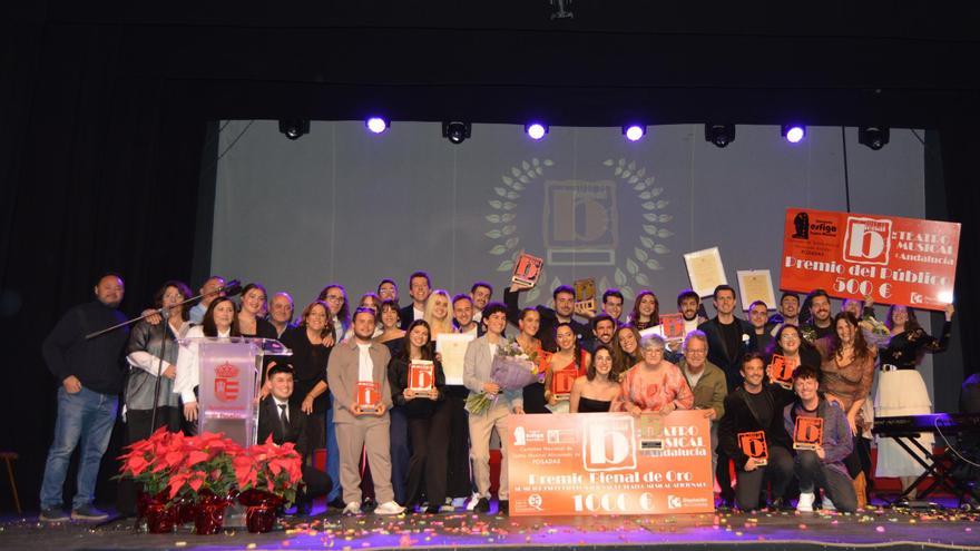Foto de familia de los premiados en el certamen. / E. GUZMÁN