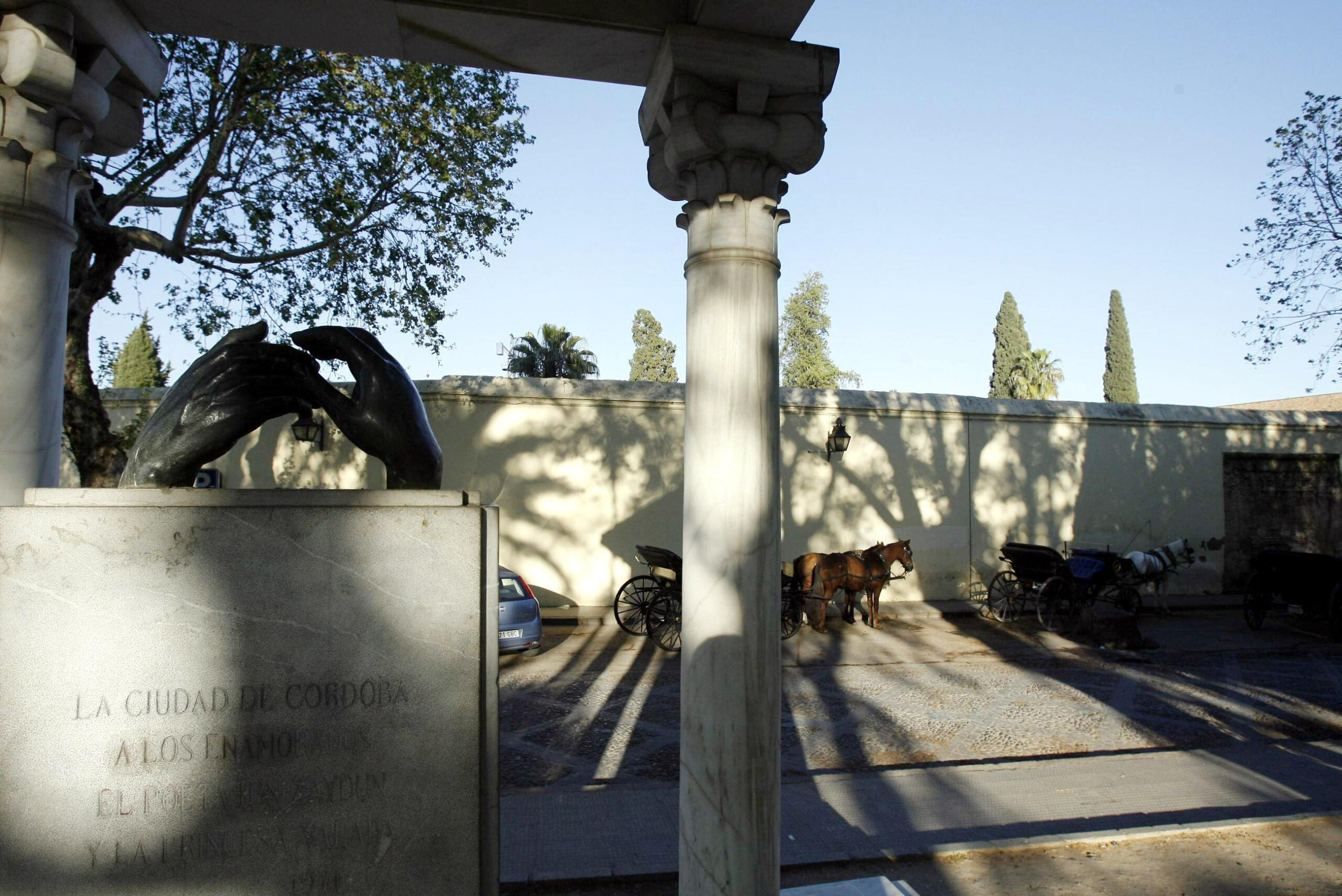 Monumento a los Enamorados en Campo Santo de los Mártires.