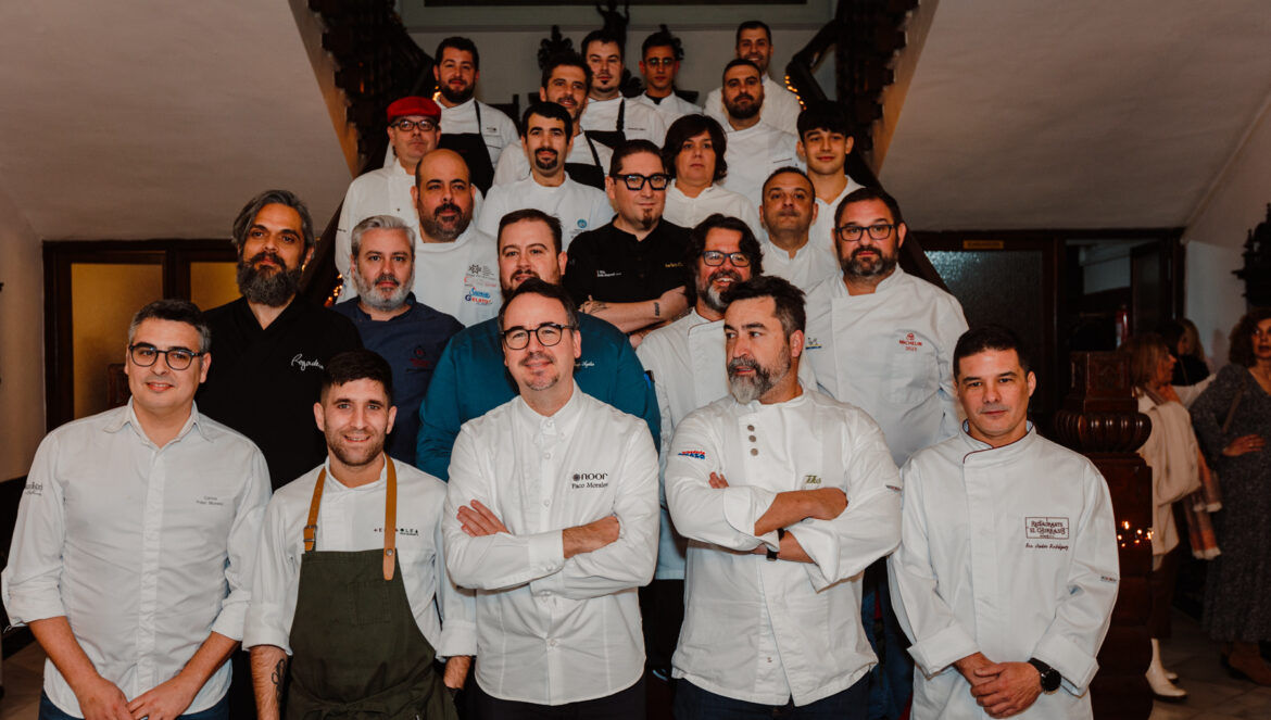 Foto de familia de todos los chefs participantes en la cena 'Desde Valencia Para Valencia' / Identidad Digital