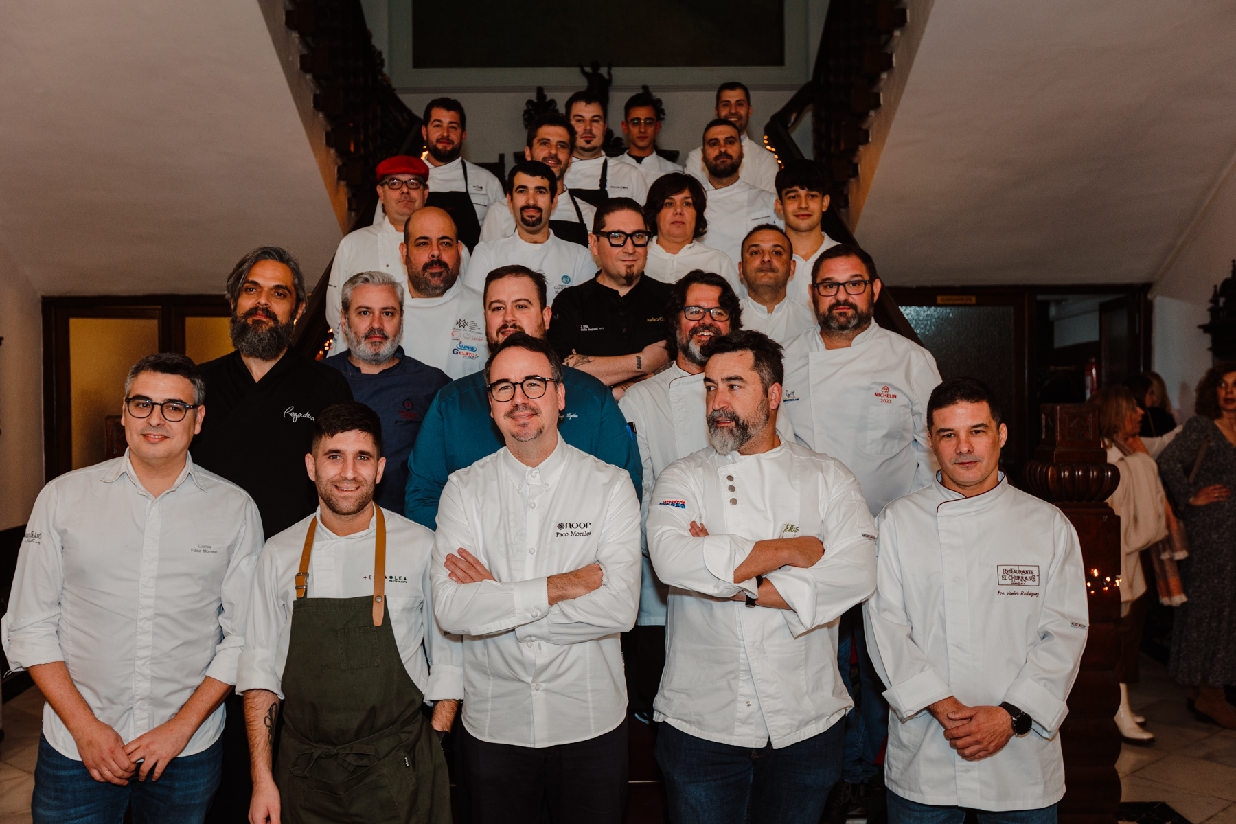 Foto de familia de todos los chefs participantes en la cena 'Desde Valencia Para Valencia' / Identidad Digital