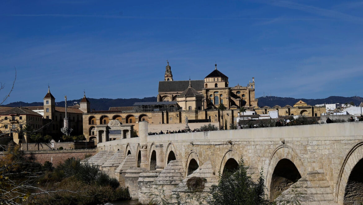 Vista panorámica de la Mezquita-Catedral de Córdoba / Juan Ayala