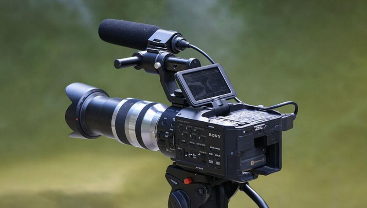 Una cámara de vídeo PIXABAY