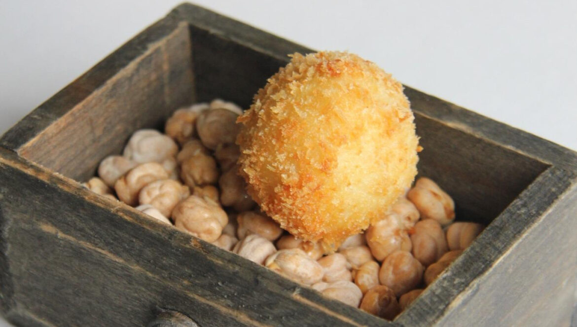 Croquetas de leche de oveja / Terra Olea
