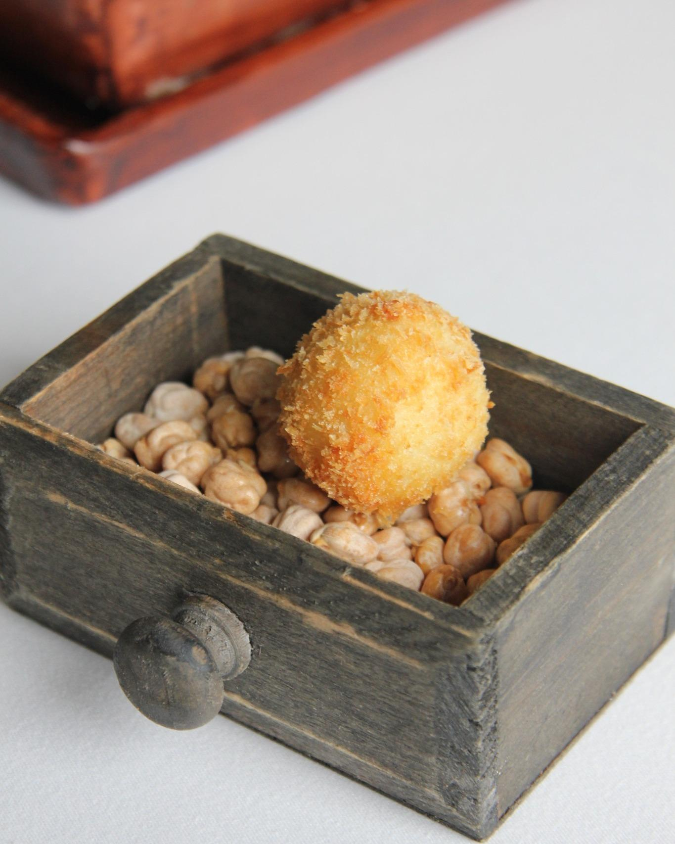 Croquetas de leche de oveja / Terra Olea