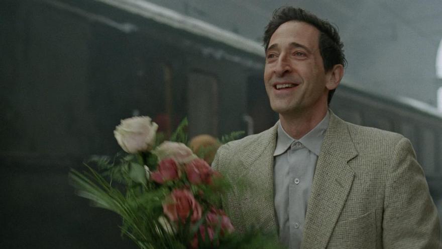 Adrien Brody, en una imagen de 'The brutalist'. / Universal