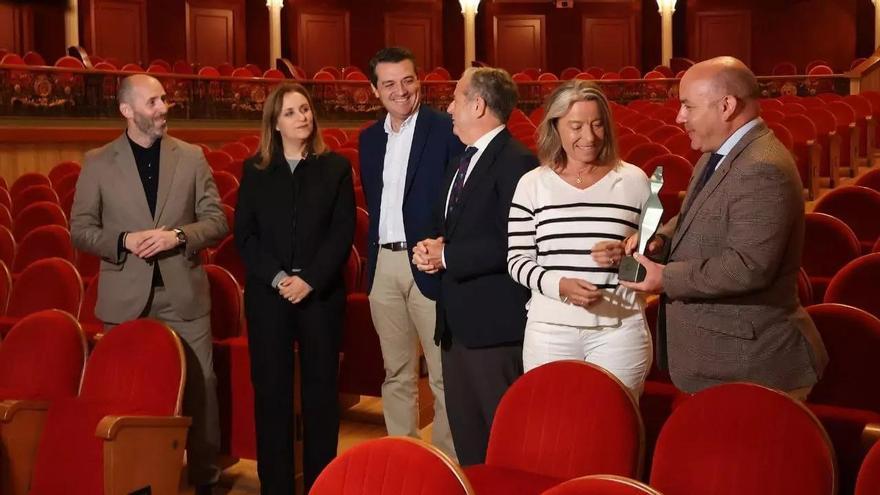 Autoridades en la presentación del evento en el Gran Teatro, durante el pasado mes de octubre. / CÓRDOBA
