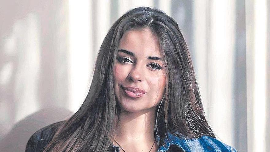 La cantante y bailarina Daniela Blasco, ayer en Palma, en un día dedicado a la promoción. / / B. Ramon