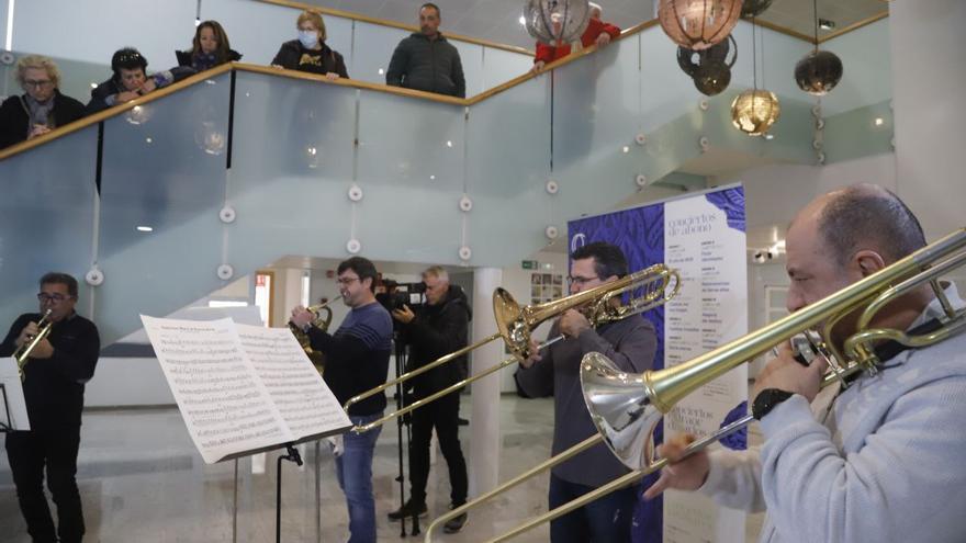 Quinteto de metales de la Orquesta de Córdoba, en el hospital. / CÓRDOBA