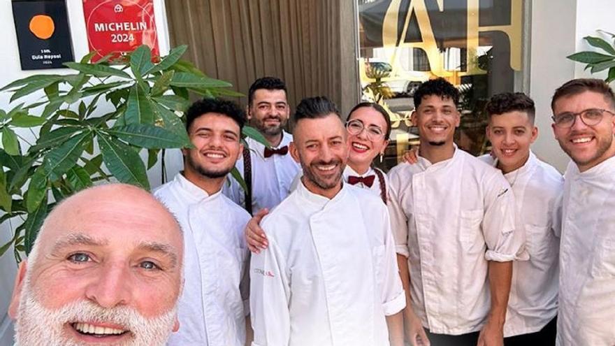 El chef José Andrés con el equipo de La Cuchara de San Lorenzo en Córdoba. / @lacucharadesanlorenzo
