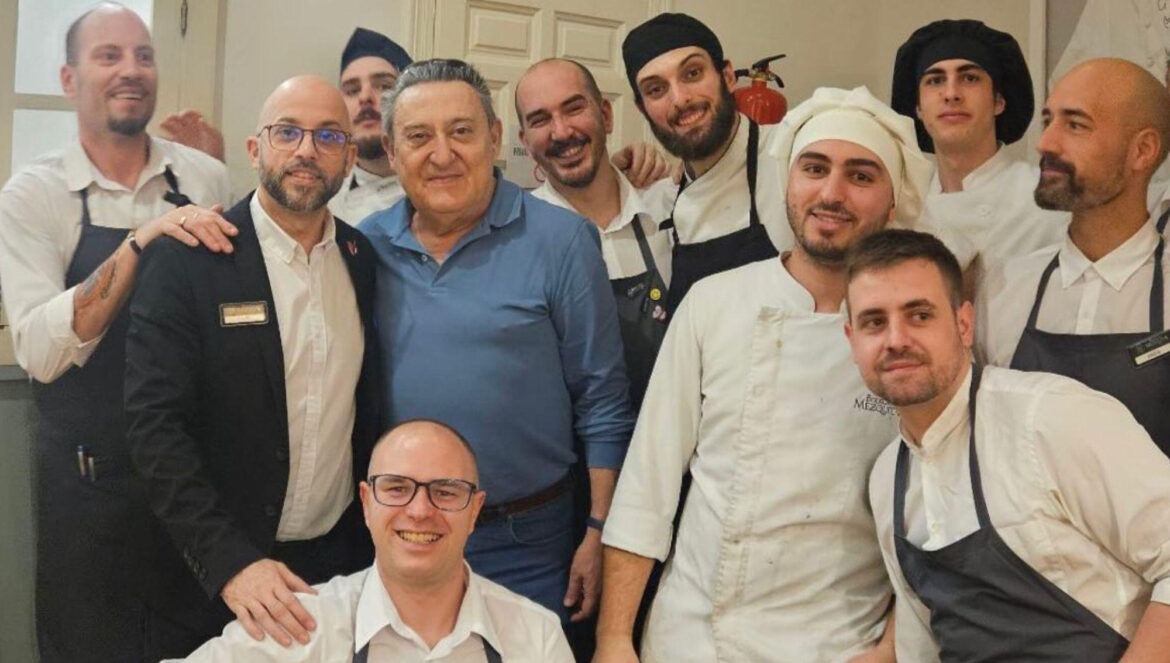 Mariano Peña junto al equipo de Bodegas Mezquita Céspedes / Redes Bodegas Mezquita