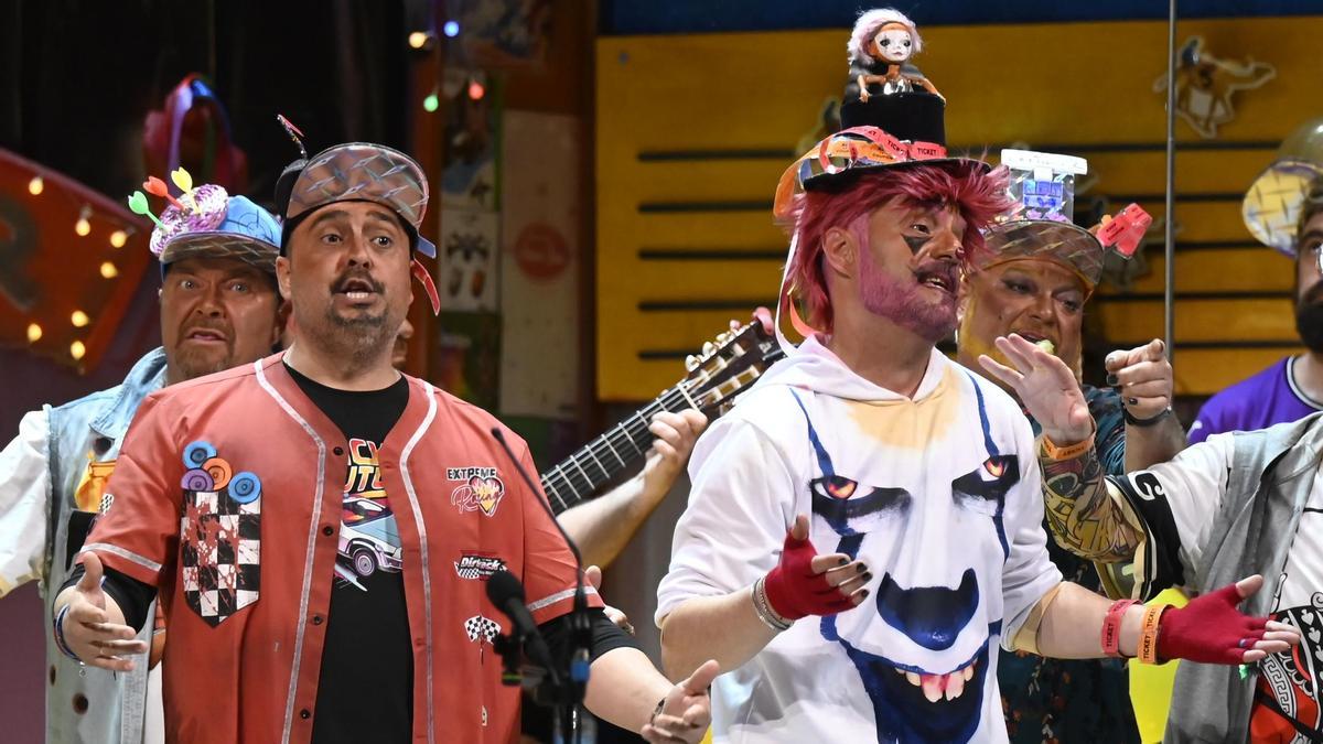 Daniel Moriana y Marco Antonio García Daniel Moriana y Marco Antonio García Daniel Moriana y Marco Antonio García en la chirigota 'Mamones' ÁLEX GALLEGOS Daniel 'Fae' Marco Antonio García