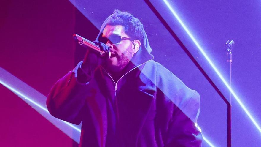 The Weeknd, actuando en la última gala edición de los premios Grammy.