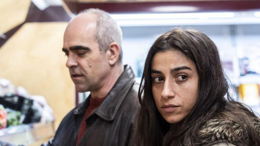 Luis Tosar y Carolina Yuste, en ‘La infiltrada’. / CÓRDOBA