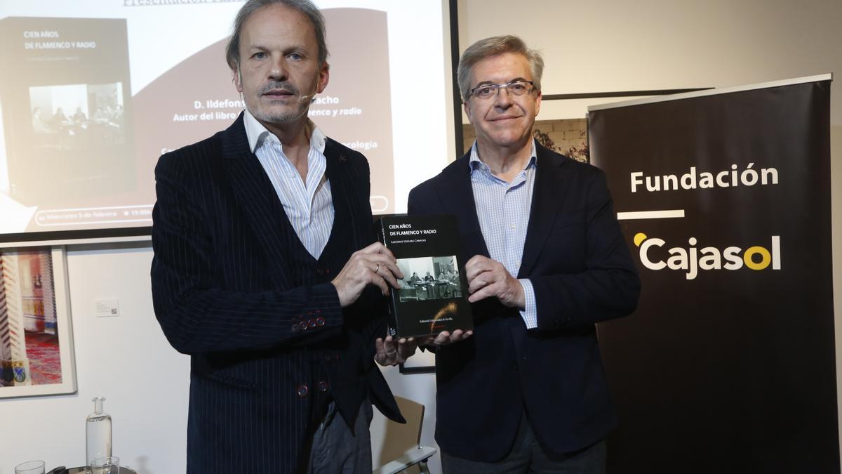 Presentación del libro en la Fundación Cajasol. Álex Gallegos La portada del libro. Álex Gallegos Salón de actos de la Fundación Cajasol. ÁLEX GALLEGOS