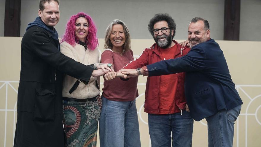 Responsables el Imae y algunos de los artistas que intervendrán en el ciclo, en la presentación. / CÓRDOBA
