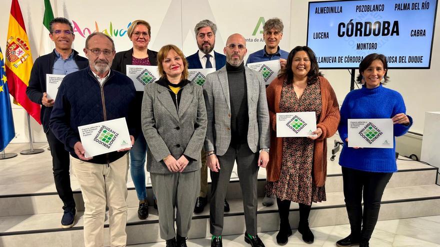 Alcaldes de los municipios escogidos junto a representantes de la Junta de Andalucía. / CÓRDOBA
