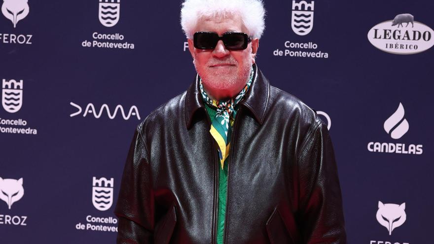 El director de cine Pedro Almodóvar en la alfombra roja de los Premios Feroz 2025. / Eduardo Parra / EP