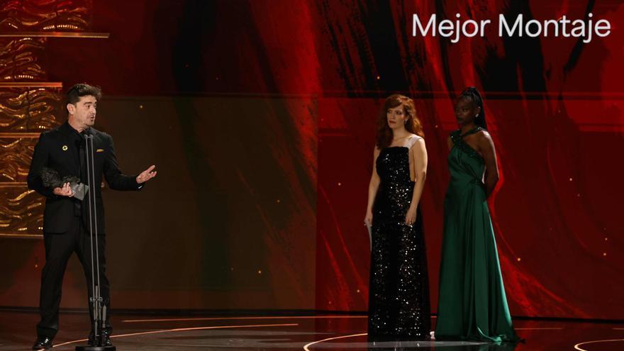 Javi Frutos recoge el Goya al Mejor Montaje. / Julio Muñoz / Efe