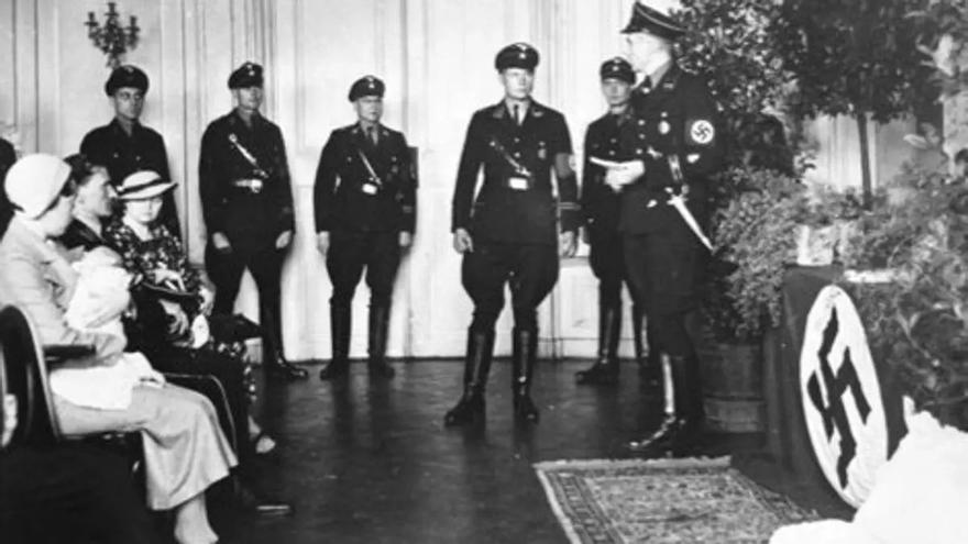 Una "ceremonia del nombre", bautismo secular de 'superbebés nazis' en un 'heim’, donde los SS ejercían de padrinos supervisados por Himmler. / Archivo