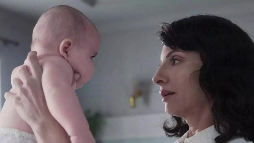 Nawja Nimri en la película 'La virgen roja'. / EPC