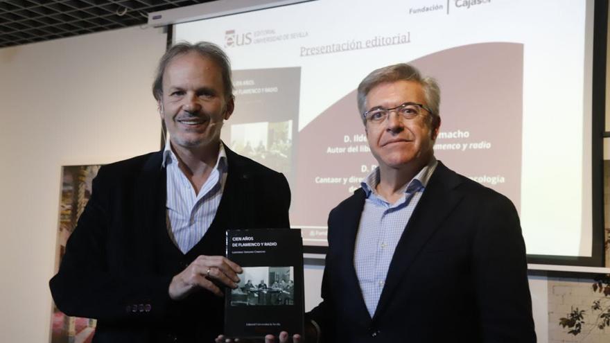 David Pino (izqda.) e Ildefonso Vergara en la presentación del libro / Antonio Jesús González