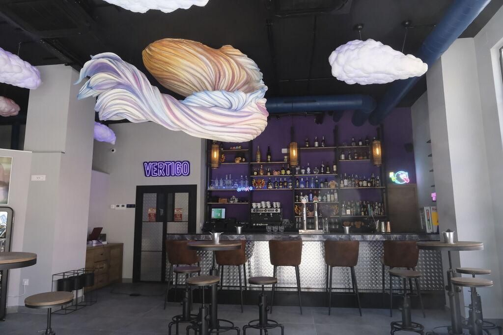 La barra de Vértigo / Juan Ayala