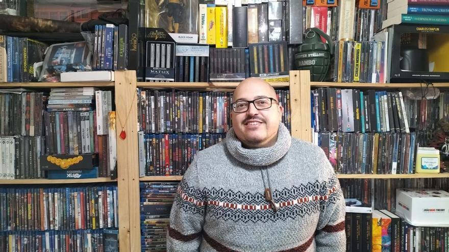 El granadino Christian Félix es el mayor coleccionista de cine en España. / CEDIDA