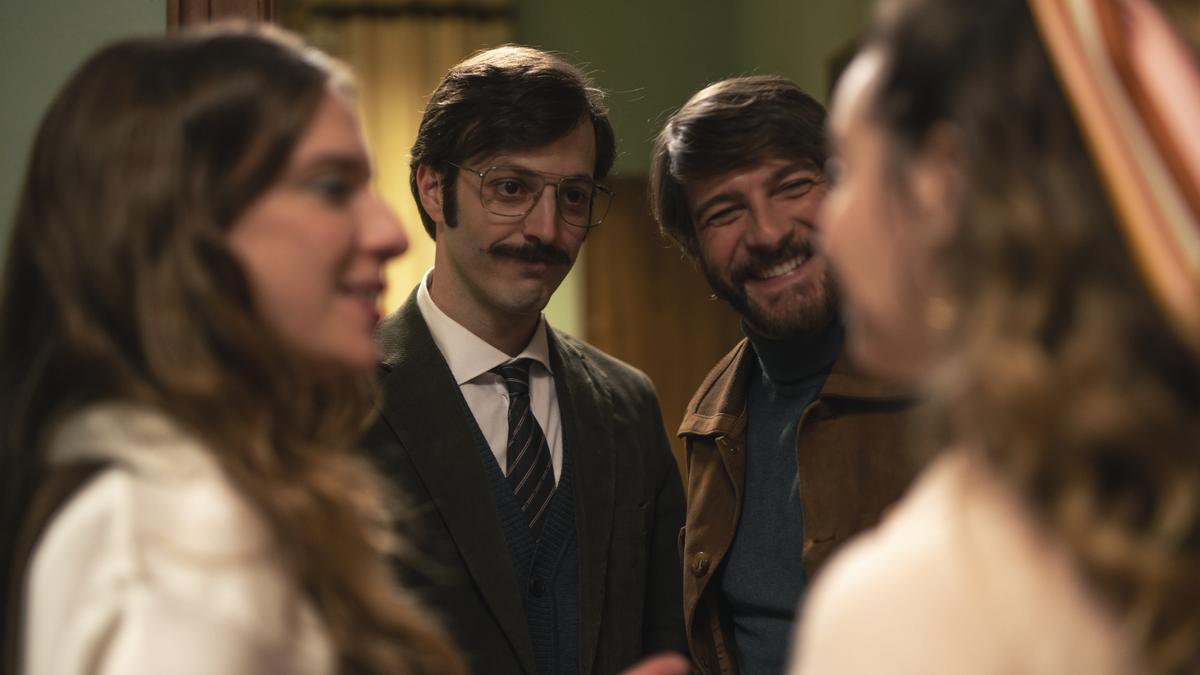 Andrea Carballo, Pablo Gómez Pando, Félix Gómez y Paula Usero en un fotograma de 'Solos en la noche' CURRO MEDINA