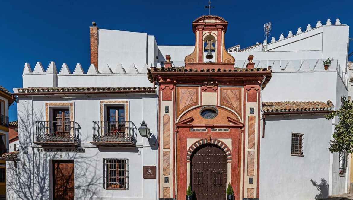 Fachada del hotel La Ermita Suites.