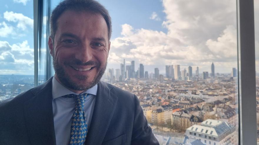 Enrique Criado diplomatico escritor Balcon del Fuhrer / ENRIQUE CRIADO