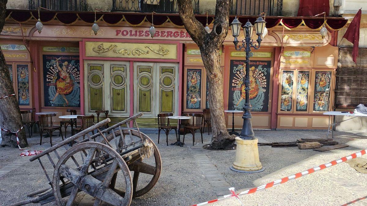 Diseños creados por el cordobés Falansh para la nueva serie de Guy Ritchie. Otro de los decorados que cuentan con diseños de Falansh.