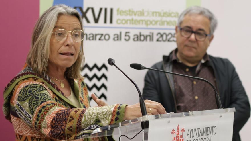 Isabel Albás y Juan de Dios García presentan la nueva edición del festival. / RAFAEL MELLADO