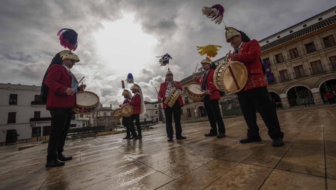 Coliblancos y Colinegros de la Semana Santa de Baena / Rafa Alcaide/ EFE