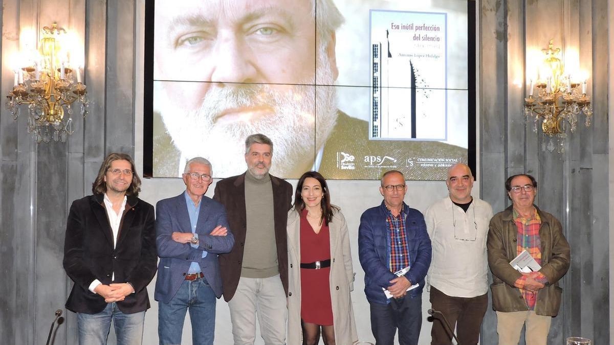 Presentación del libro póstumo 'Esa inútil perfección del silencio' de Antonio López Hidalgo.