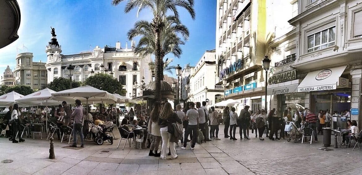 La tienda de la Plaza de las Tendillas es la más famosa de La Flor de Levante 1934 / Redes La Flor De Levante 1934