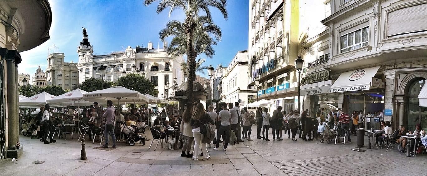 La tienda de la Plaza de las Tendillas es la más famosa de La Flor de Levante 1934 / Redes La Flor De Levante 1934