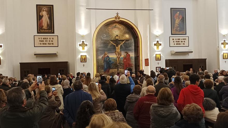 Inauguración del mural del Cristo de la Confianza en la iglesia de la Inmaculada. / Juan Manuel Vacas