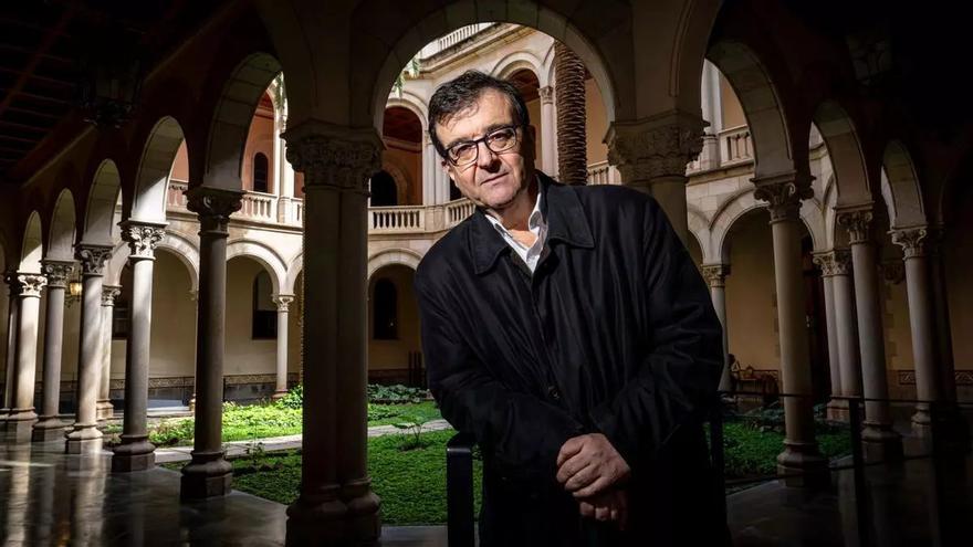 Javier Cercas, retratado en el Seminario Conciliar de Barcelona. / MANU MITRU