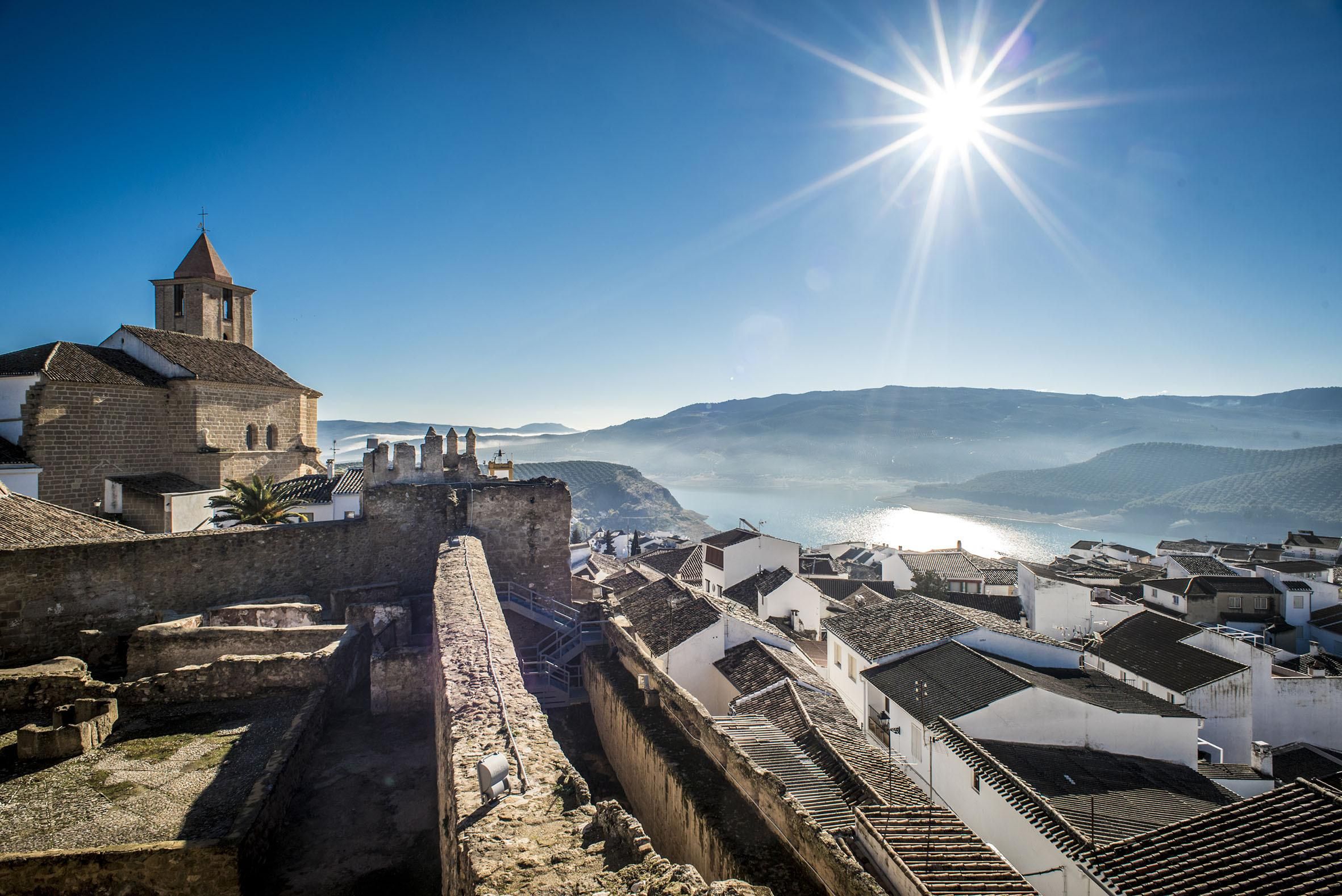 Panorámica de Iznájar / Mancomunidad De La Subbética