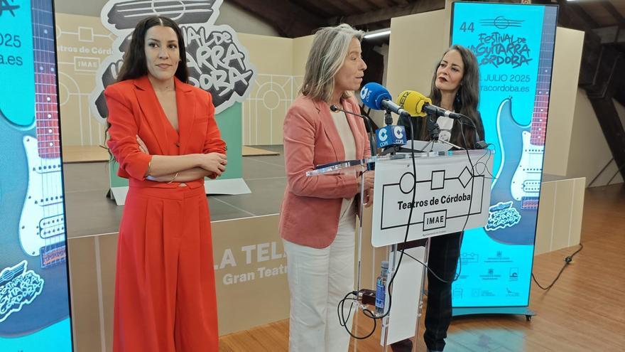 Alicia Grillo, Isabel Albás y Vega, en la presentación del Festival de la Guitarra de Córdoba. / R.V.