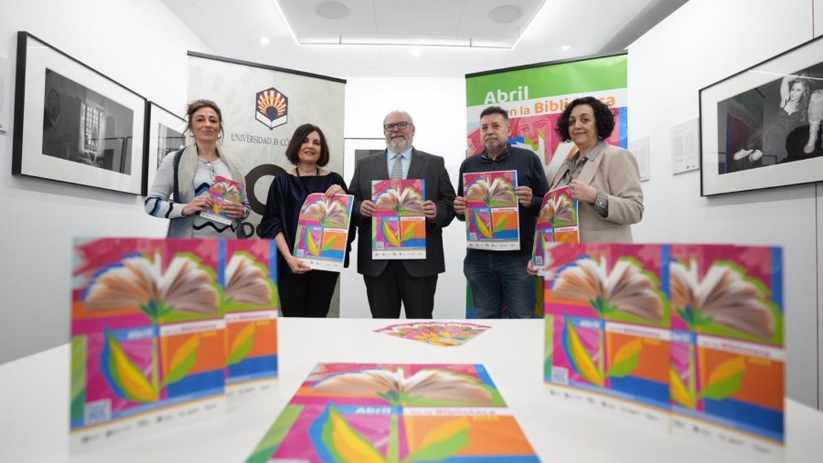 Autoridades asistentes a la presentación del programa en UCOCultura.