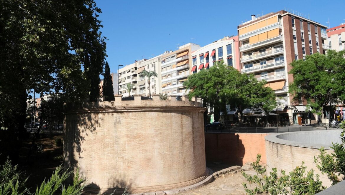 Puerta Gallegos en Córdoba / Juan Ayala
