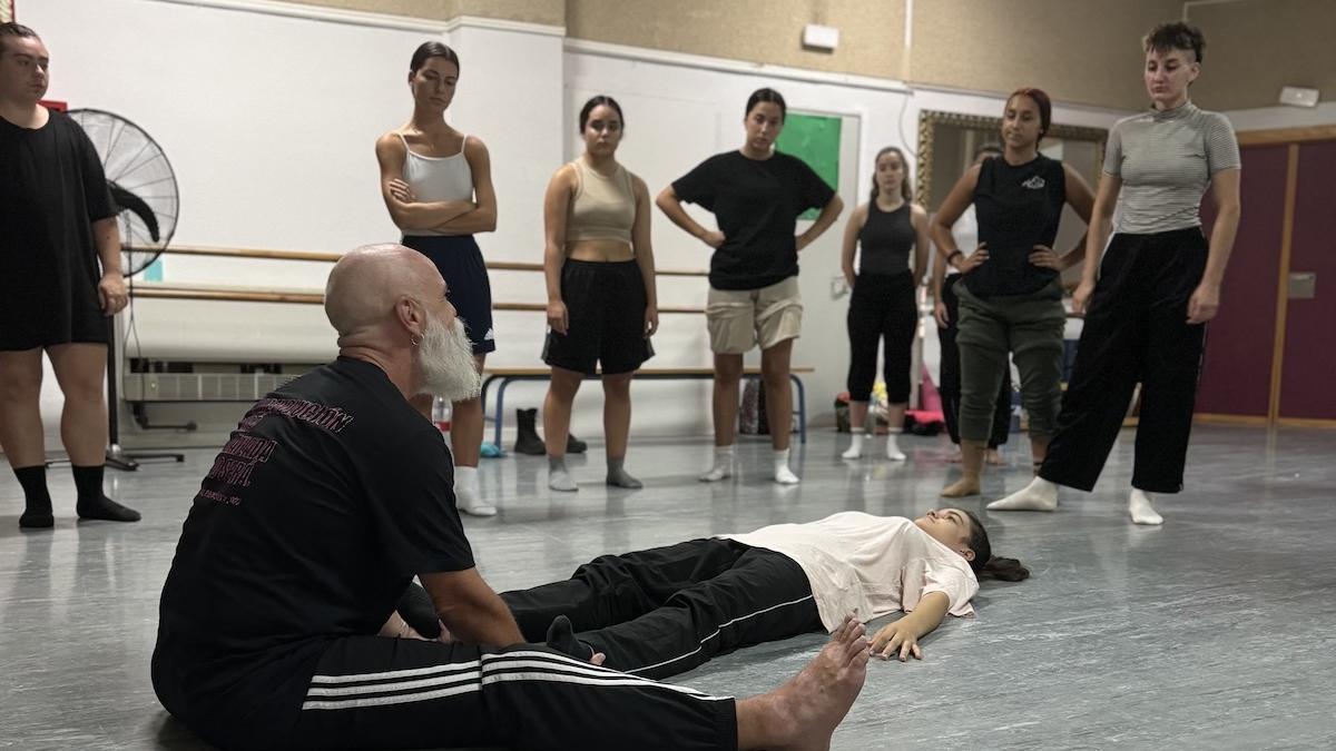 Guillermo Weickert impartiendo un taller en La Normal.