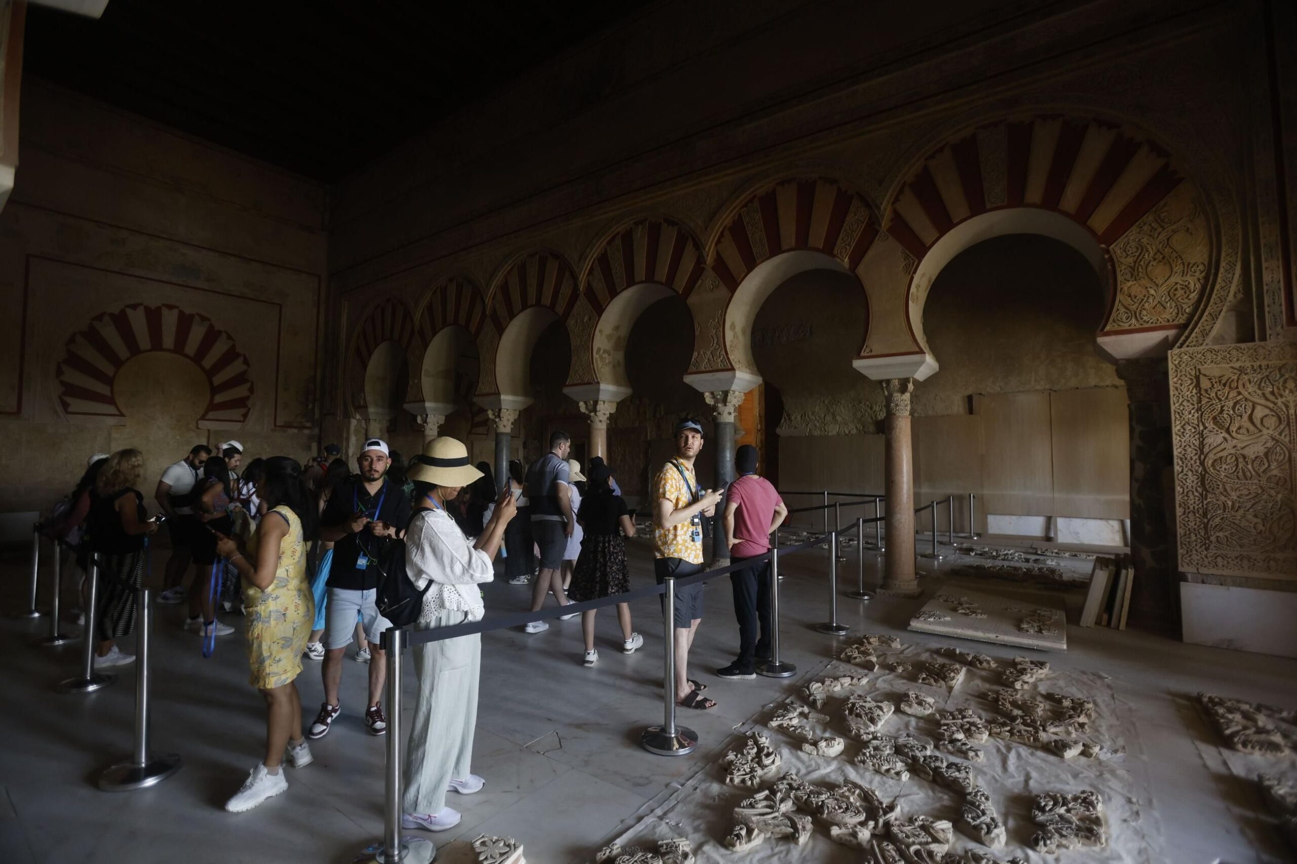 Visitantes en el Salón Rico de Medina Azahara / Salas / EFE