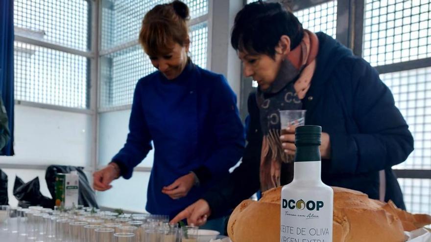 Las artistas chefs, en la actividad realizada ayer. / CÓRDOBA